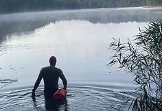 Nikolajus Anikejevas perplaukė ilgiausią Lietuvoje Asvejos ežerą
