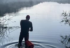 Nikolajus Anikejevas perplaukė ilgiausią Lietuvoje Asvejos ežerą