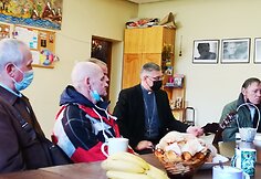 Kauno arkivyskupas Kęstutis Kėvalas lankėsi dienos centre &bdquo;Ateik&ldquo;