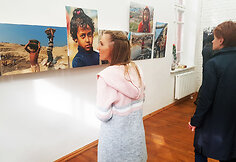 Kauno Vinco Kudirkos viešojoje bibliotekoje atidaryta Romualdo Požerskio fotografijų paroda „Bangladešo vaikai“.