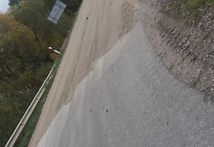 Kelias, jungiantis Tadaravos kaimą su Medinių Strėvininkų gyvenviete.