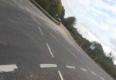 Kelias, jungiantis Tadaravos kaimą su Medinių Strėvininkų gyvenviete.