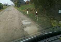 Kelias, jungiantis Tadaravos kaimą su Medinių Strėvininkų gyvenviete.