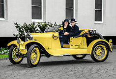 Ponai Nijolė ir Gvidonas bei „Ford T“, 1926 m. Automobilio savininkas – Sigitas Zajarskas