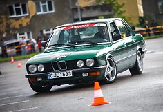 Automobilių slalomo serija startuoja Varėnoje