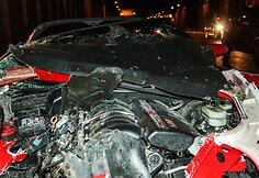 Vilniuje "Corvette" rėžėsi į sunkvežimį.