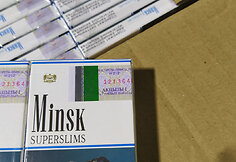 Cigaretės baldų krovinyje