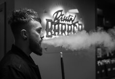 Barzdaskučių salono atidarymo akimirka 