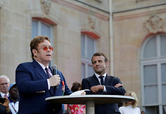 Emmanuelis Macronas ir Eltonas Johnas