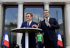 Emmanuelis Macronas ir Eltonas Johnas