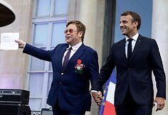 Emmanuelis Macronas ir Eltonas Johnas