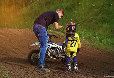 Vaikų motokroso stovyklos akimirkos