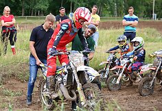 Vaikų motokroso stovyklos akimirkos