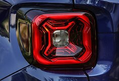 „Jeep“ atskleidė, kaip atrodys atnaujintas „Renegade“