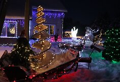 Kalėdoms papuo&scaron;ti Ritos ir Raimundo Dudėnų namai