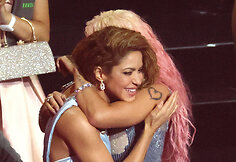 Shakira, Karol G