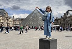 Simona ir Mindaugas Lipniai su trynukais Paryžiuje