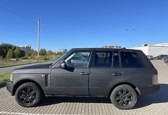 Parduodamas serialo &bdquo;Rimti reikalai&ldquo; veikėjo &Scaron;ramo automobilis &ndash; &bdquo;Land Rover Range Rover&ldquo; visureigis