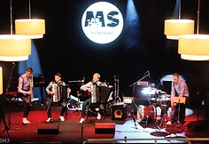 AGATA „Muzikos salės” dešimtmečio archyvinis kadras