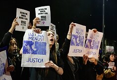Po merginų nužudymo Argentinoje &ndash; protestai