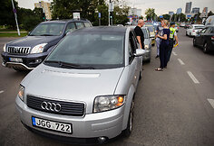 Žirmūnuose susidūrė keturi automobiliai