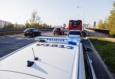 Pilaitės pr. susidūrė autobusas ir Opel