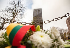 Signatarų kapavietės Visų Šventųjų dieną