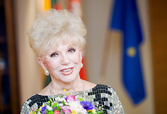 Ruta Lee