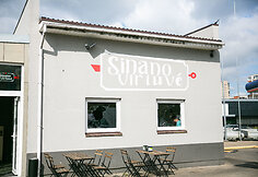 Naktį buvo suniokoti Trimitų gatvėje esančios Sinano kebabinės langai
