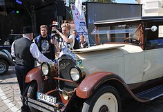 Aplink Lietuvą retromobiliai