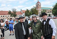 Aplink Lietuvą retromobiliai