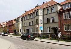 Vienintelis Lietuvoje bauhauzo stiliaus gyvenamųjų namų kvartalas tarp I. Kanto ir Pievų Tako gatvių turi uždarą sodą, tačiau jame planuojamos naujos statybos.