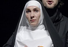 Spektaklyje „Elitas ponai Glembajai“