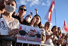 Tūkstančiai žmonių susirinko į demonstraciją Minske palaikyti opozicijos kandidatę (atnaujintas)