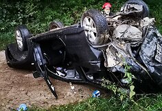 Neblaivaus vyro vairuojamas BMW nuo kelio numu&scaron;ė ūkininko &bdquo;Nissan&rdquo;: grįžinėjo pamelžęs karves
