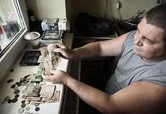 Eugeniju&scaron; jaučia didelę aistrą senovinėms monetoms ir banknotams. Rimtu kolekcininku savęs kol kas nelaiko, tačiau džiaugiasi atradęs &scaron;į pomėgį. 