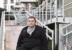 &bdquo;Gyvenime buvo momentas, kai maniau, kad viskas &ndash; prapulsiu. Galvojau, kad tapsiu niekam nereikalingu benamiu. Laimė, &scaron;iandien turiu tai, apie ką galėjau tik pasvajoti &ndash; namus, kuriuose jaučiuosi pats sau &scaron;eimininkas, niekam nesėdžiu ant galvos&ldquo;, &ndash; atvirauja Eugeniju&scaron;.