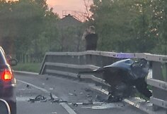 Vilniuje automobilis rėžėsi į atitvarus
