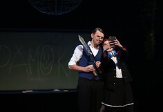 Rolando Kazlo spektaklio &bdquo;Pamoka&ldquo; premjeros akimirka