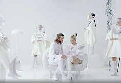 „Baby blue“ dainos vaizdo klipo filmavimo akimirka