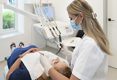 Naujoje klinikoje Vilniuje &ndash; mikroskopinės odontologijos ir dantų implantavimo procedūros