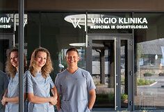 Vingio klinikos įkūrėjai gyd. odontologai Audrius Čaplikas ir Marija Jagminaitė Čaplikienė