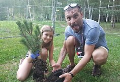 Famous musicians planted trees with children