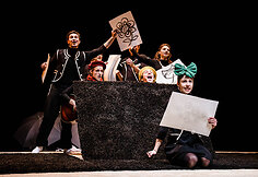 Keistuolių teatro spektaklis &bdquo;HOP!&ldquo; atkeliauja tiesiai į namus