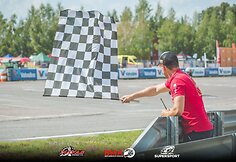 Motociklininkų varžybų akimirka