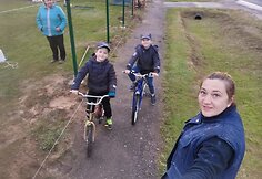 Inga Sabonienė su sūnumis dvyniais Neitu ir Benu