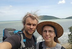 Martyno, Ievos ir jų dukters Anelės kelionė po Aziją