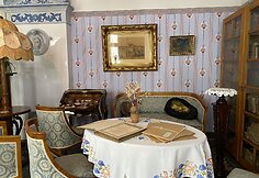 J.Rainio ir Aspazijos namų svetainė. Jie stengėsi gyventi paprastai ir nekaupti pernelyg daug daiktų