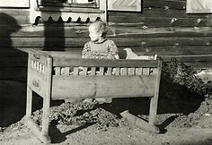 Vaiko lovytė Poškonių kaimas 1951. Fot. Vacys Milius