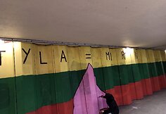 Vilniaus požeminės perėjos siena pasipildė LGBT istorijai svarbiu simboliu ir užrašu